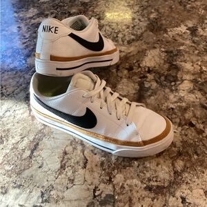 Women’s Nike sneakers